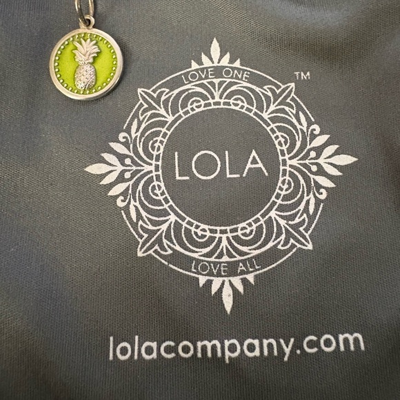 Lola Green Pineapple Pendant - Picture 1 of 4